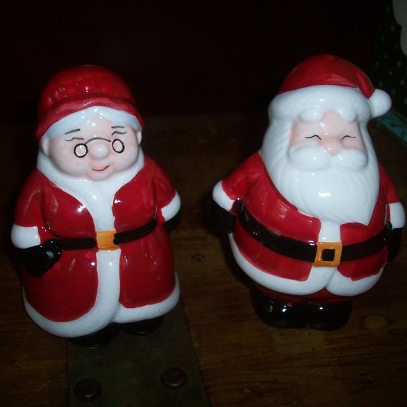 Publix Kitchen 4 Sets Salt And Pepper Shakers Figurine Santa